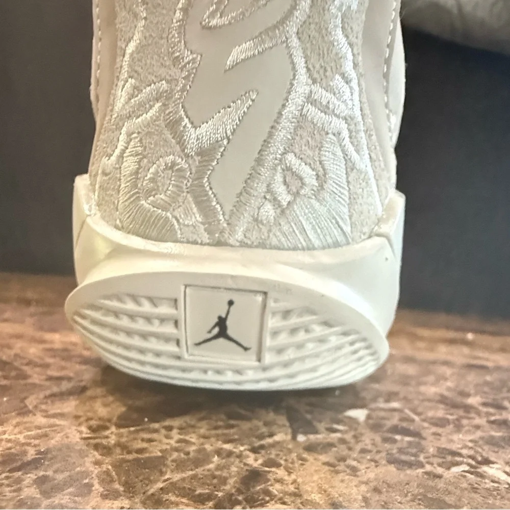Nike. Air Jordan Zion 3 M.U.D. SE 'Light Bone'. Size 6.5.